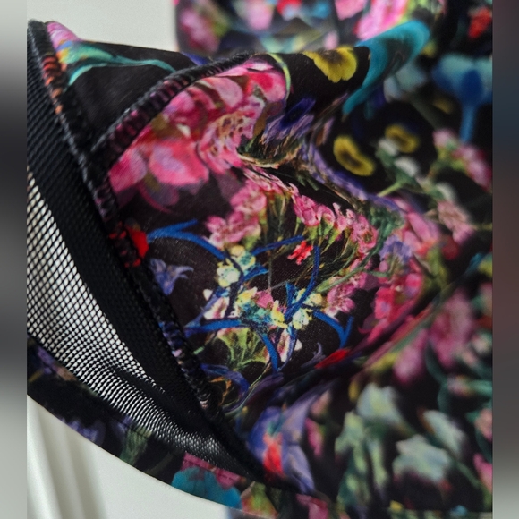 Lululemon Hotty Hot High-Rise Skirt Floral Print Size 4 Built-In Shorts - Picture 11 of 15